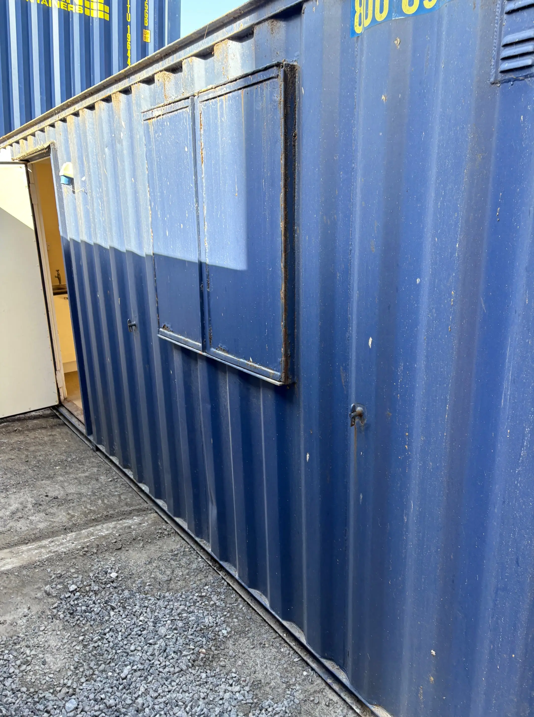 ex hire fleet 20ft Canteen used condition. Lifting eyes rather than corner castings