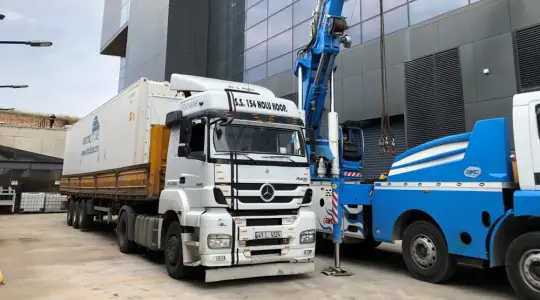 Delivery of temperature-controlled container for on-site carbon fiber storage, supporting aerospace production with reliable -18°C cold chain infrastructure.