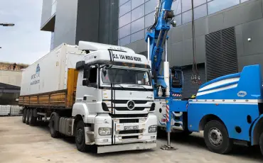 Delivery of temperature-controlled container for on-site carbon fiber storage, supporting aerospace production with reliable - 18°C cold chain infrastructure.