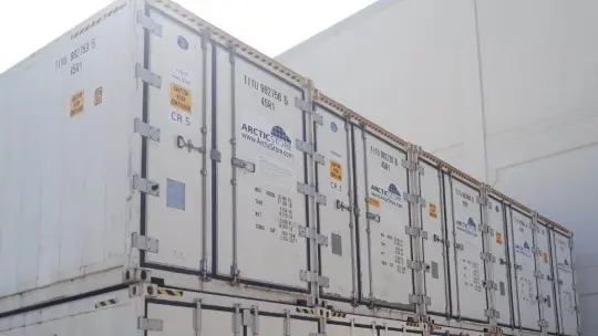 Shipyards in Turkey implemented temperature-controlled containers to store battery systems safely at +15°C to +20°C, ensuring performance and operational efficiency without building new infrastructure.